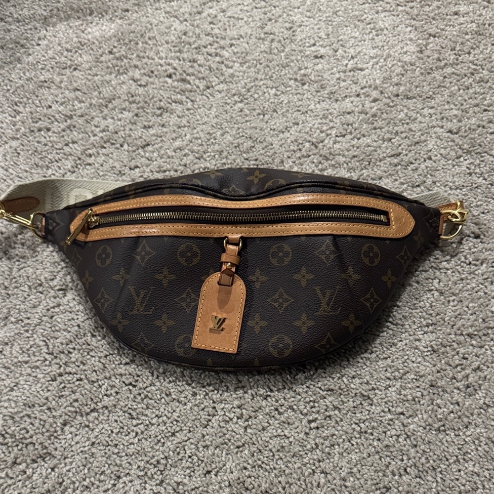 Louis Vuitton Monogram Belt Bag/High rise in Brown and Tan